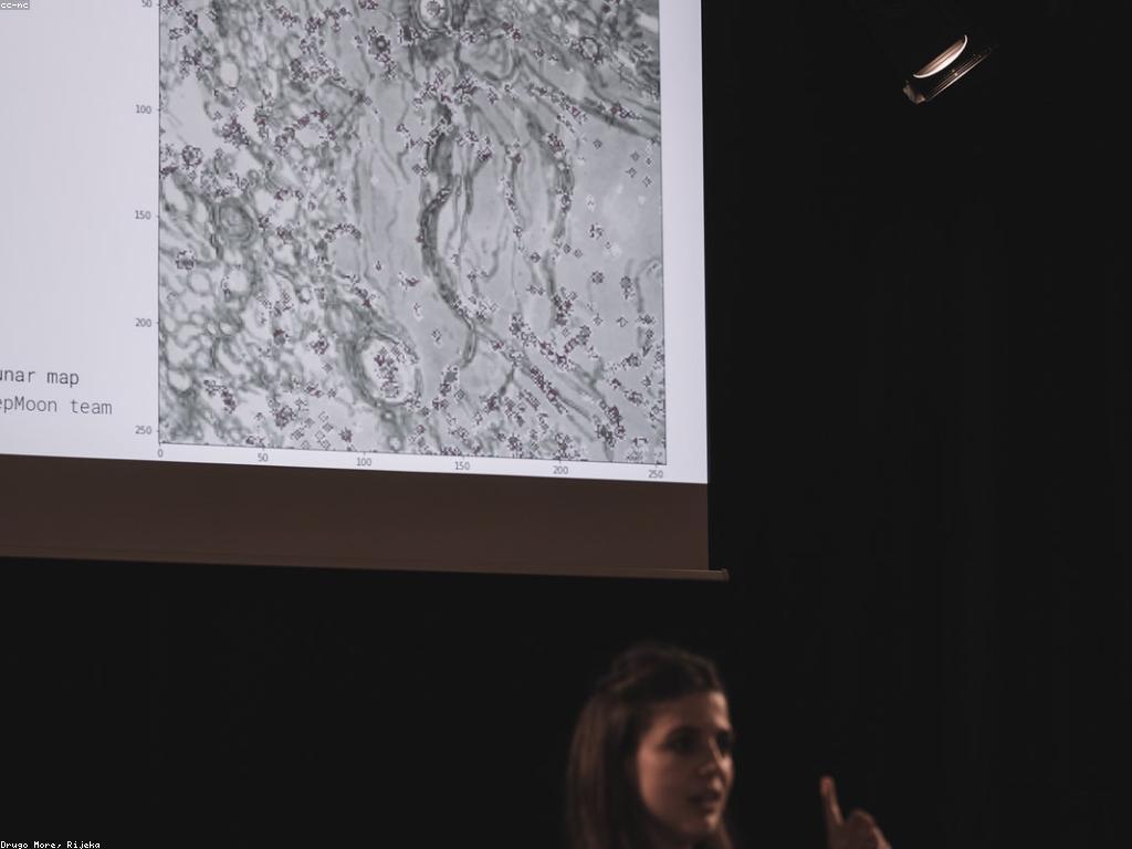 វីដេអូបង្ហាញ៖ ការប្រើប្រាស់ និងអត្ថប្រយោជន៍